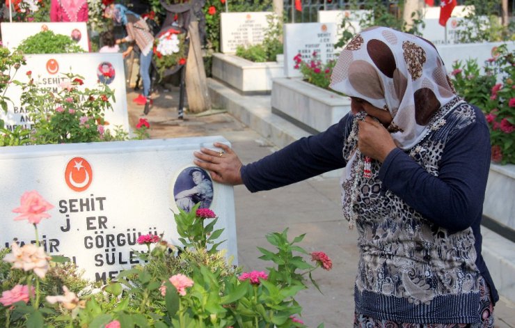 Şehit annesi: "Yüreğimizde bir eksiklik var, bayram bizim neyimize"