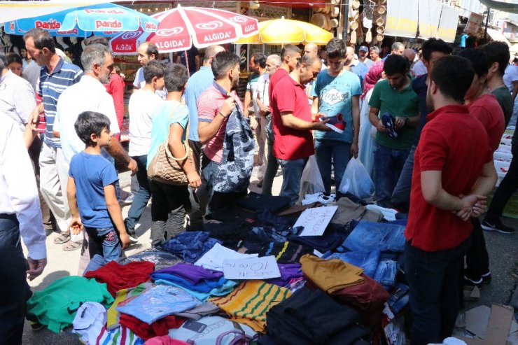 Çarşı pazarda bayram yoğunluğu