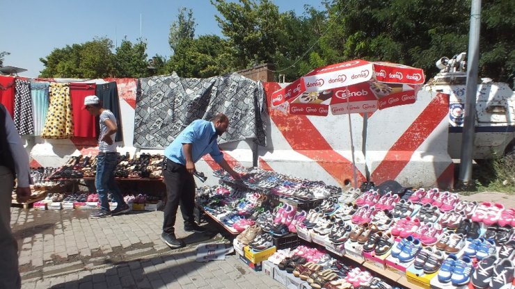 Polisin güvenlik duvarını fırsata çevirdiler