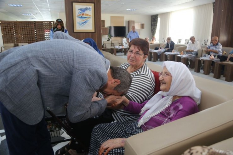 Tahmazoğlu bayram öncesi ziyaretlerde bulundu