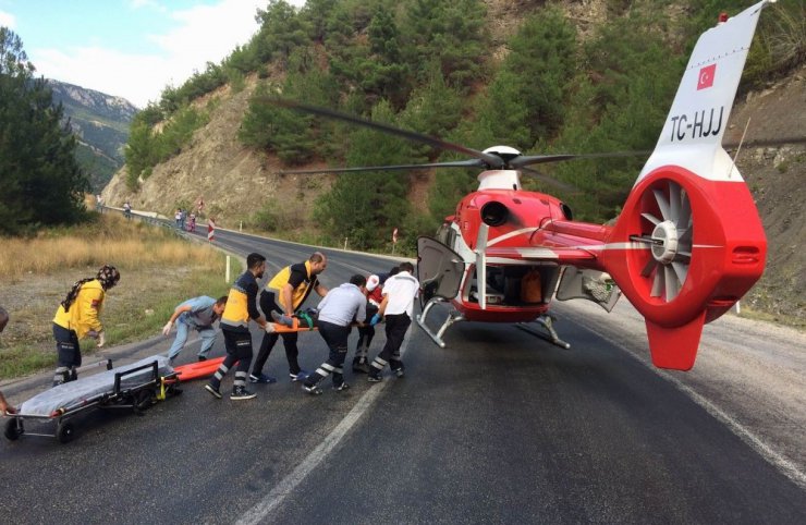 Kazada yaralanan traktör sürücüsünün yardımına ambulans helikopter yetişti