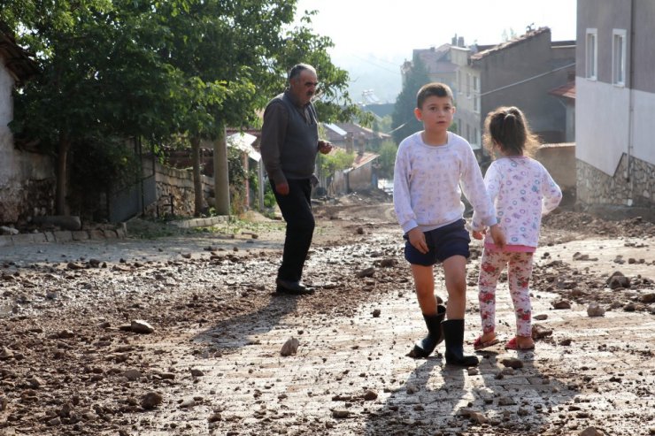 Denizli’de sel ve heyelan anında vatandaşların paniği