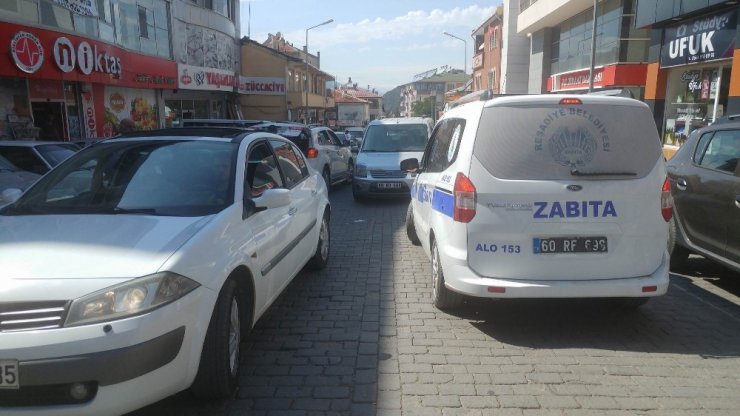 Reşadiye’de zabıta ekiplerinden trafik denetimi