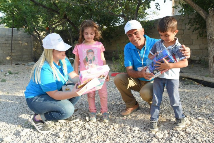 İpekyolu Belediyesinden öksüz ve yetim çocuklara anlamlı hediye