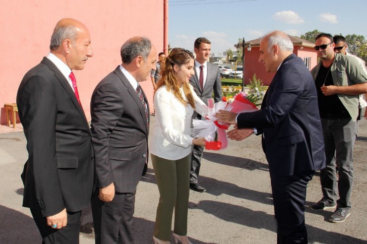 Vali Zorluoğlu, Büyükşehir’in personeli ile bayramlaştı