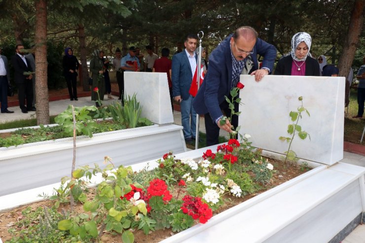 Yozgat’ta şehitlikte hüzünlü arife