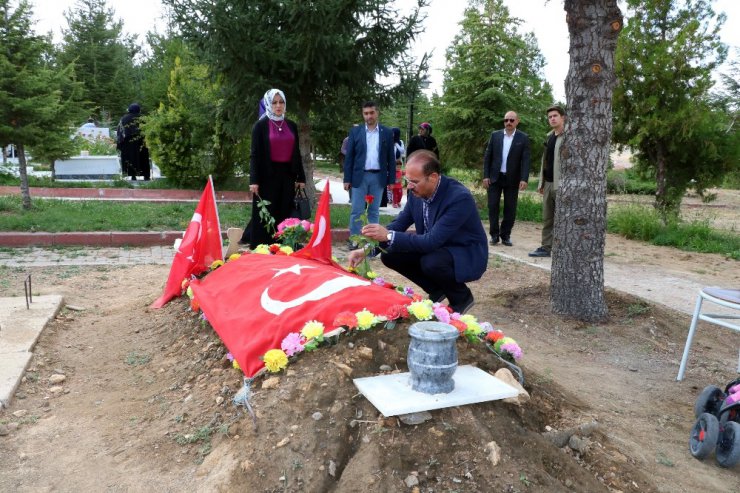 Yozgat’ta şehitlikte hüzünlü arife