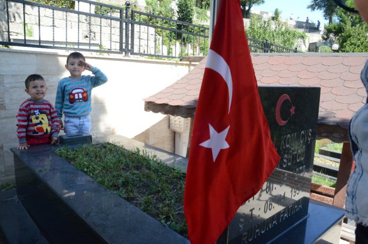 Zonguldak’ta Arife Günü mezarlıklara ziyaretçi akını