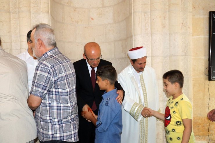 Başbakan Yardımcısı Mehmet Şimşek cuma namazını Gaziantep’te kıldı