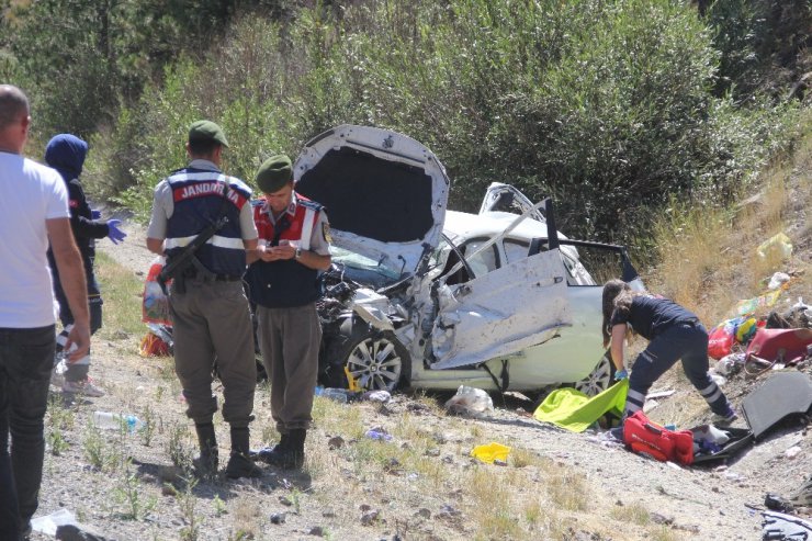 Bayram yolculuğunda feci kaza: 1 ölü, 2 yaralı