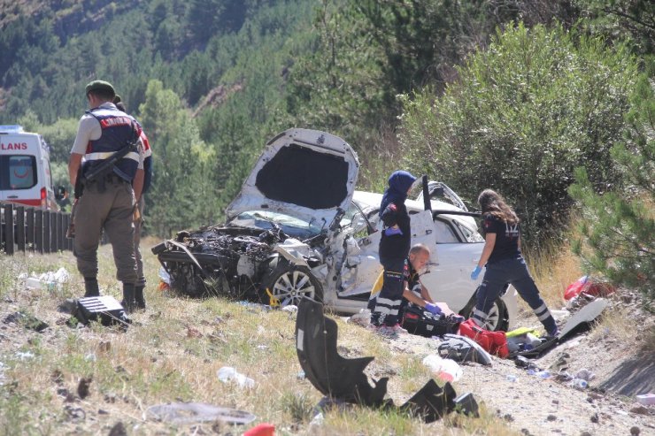 Bayram yolculuğunda feci kaza: 1 ölü, 2 yaralı