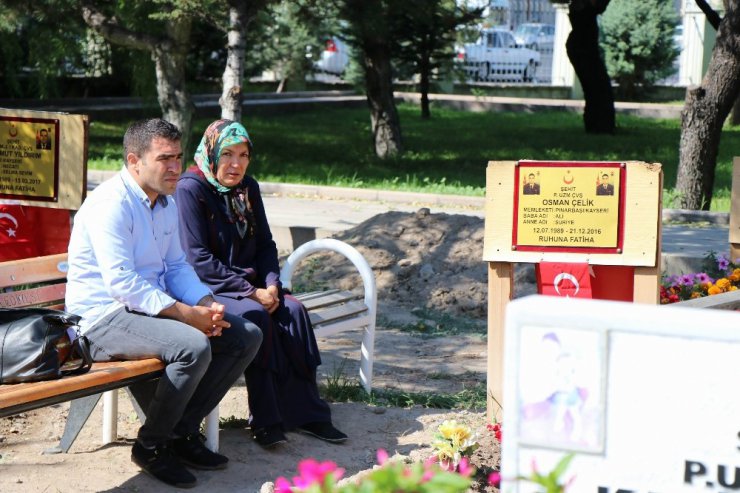 Kartal Şehitliği’nde hüzünlü bayram