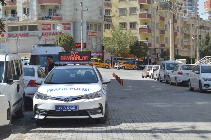 Trafik polislerinden vatandaşa ceza yerine bayram tebriği