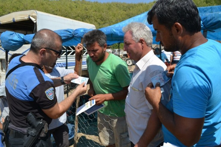 Bozyazı’da polis sahte para uyarısı yaptı