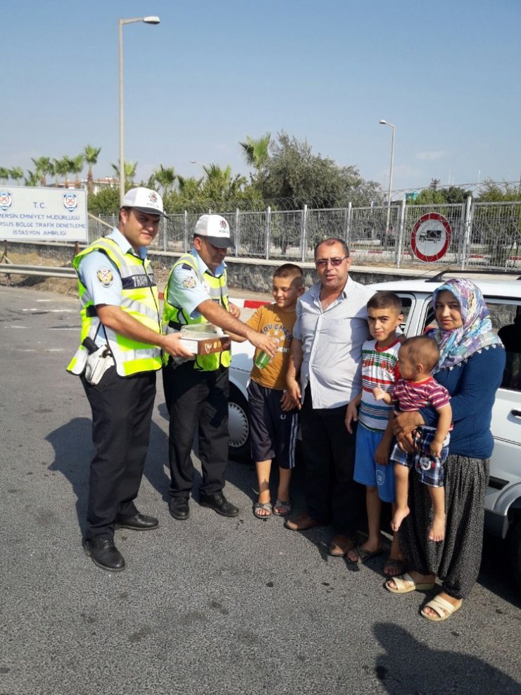 Tarsus Bölge Trafik ekiplerinden şekerli çikolatalı uygulama