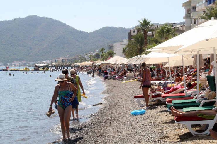 Marmaris’te sahillerde bayram hareketliliği yaşanıyor