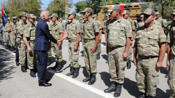 Vali Zorluoğlu, bayramda görev yapan güvenlik güçlerini ziyaret etti