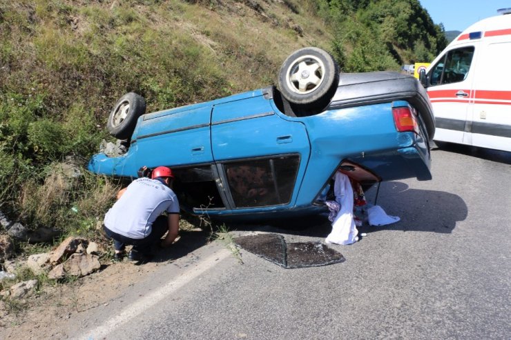 Çırpışan 2 araç takla attı: 4 yaralı