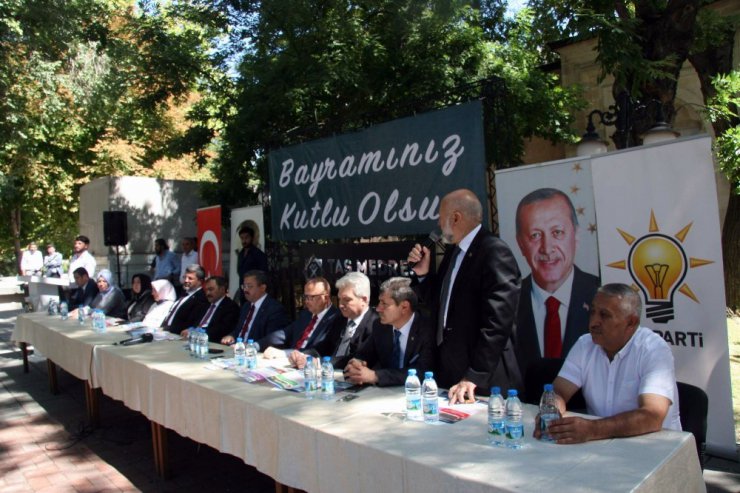 Bakan Eroğlu’ndan, AK Parti’li teşkilat üyelerine seçim çağrısı