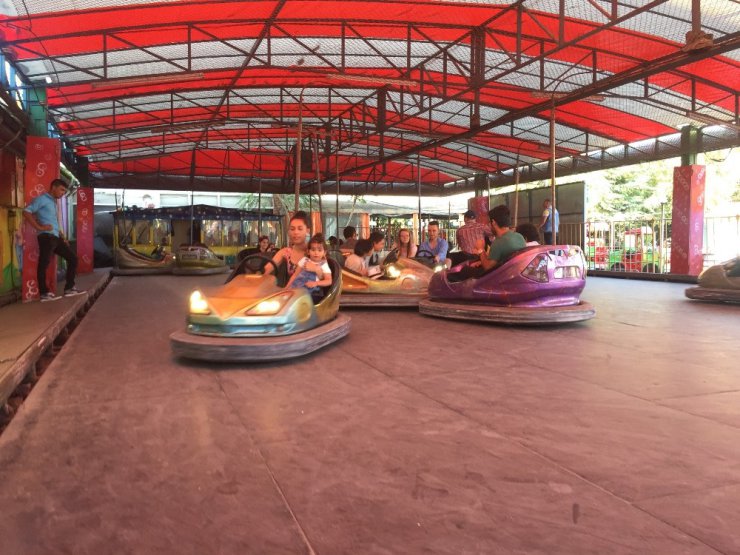 İstanbullular bayramda lunaparklara koştu