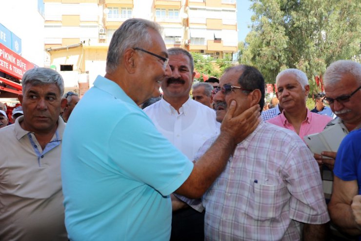 Baykal’dan "Partinin getirdiği baklavayı yemedi" demesinler diye ilginç çözüm