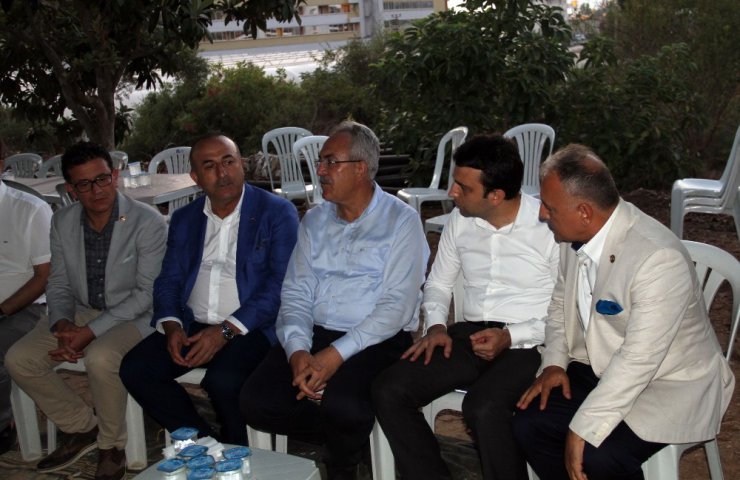 Bakan Çavuşoğlu, Alanya’da taziyeye katıldı