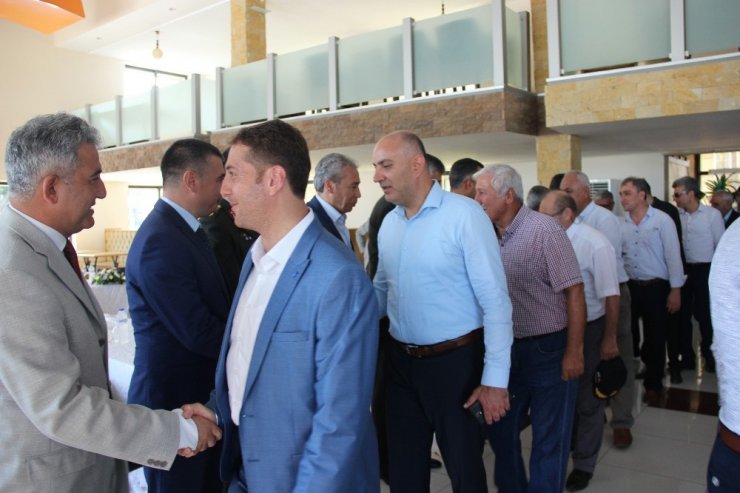 İskenderun’da halk ile protokol bayramlaştı