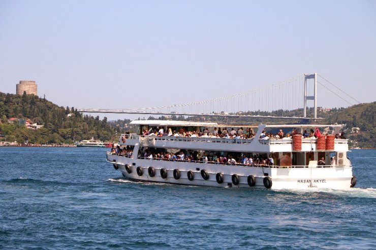 İstanbul Boğazı’nda bayram manzaraları