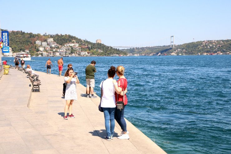 İstanbul Boğazı’nda bayram manzaraları