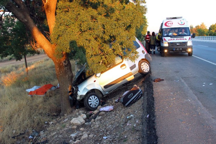 Karaman’da hafif ticari araç ağaca çarptı: 1 ölü, 3 yaralı