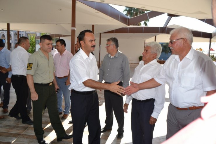 Kaymakam Taşdan, güvenlik güçleri ve vatandaşlarla bayramlaştı