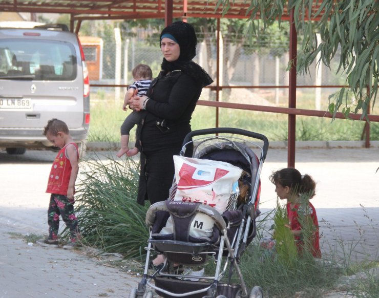 Suriyeli kadın 3 çocuğuyla kalacak yer bulamadı