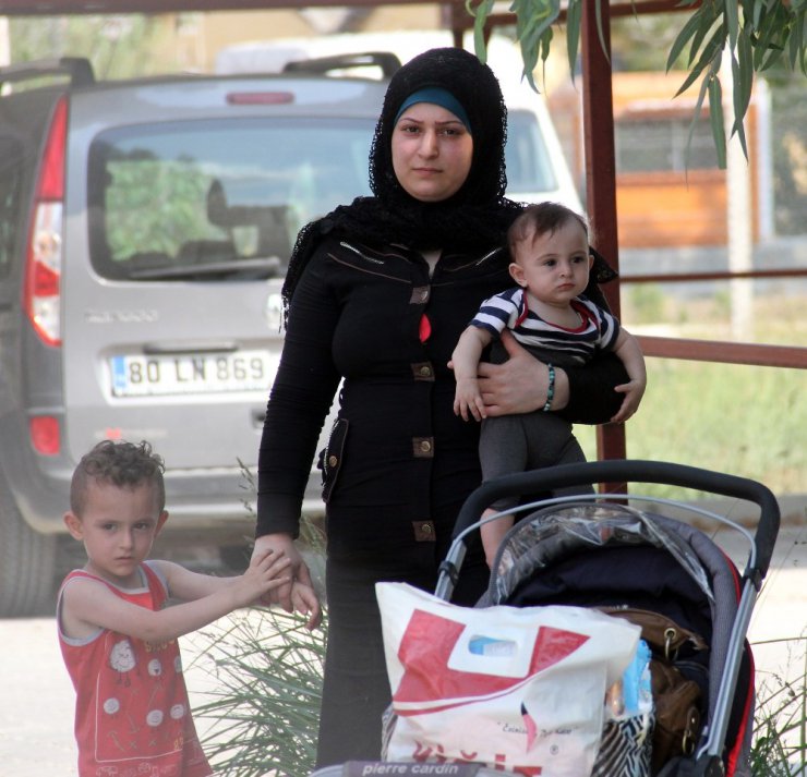 Suriyeli kadın 3 çocuğuyla kalacak yer bulamadı