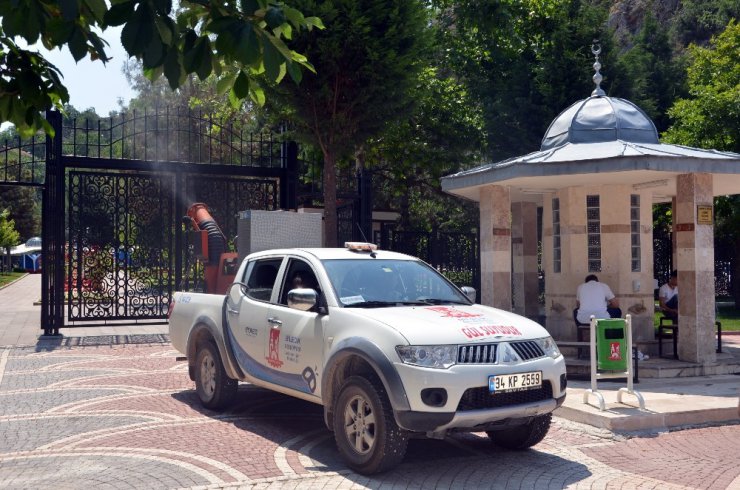 Bilecik’in cadde ve sokaklarını gül kokusu sardı