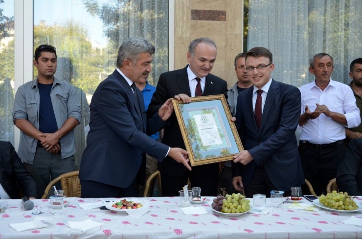 Bakan Faruk Özlü Yığılcalılarla bayramlaştı