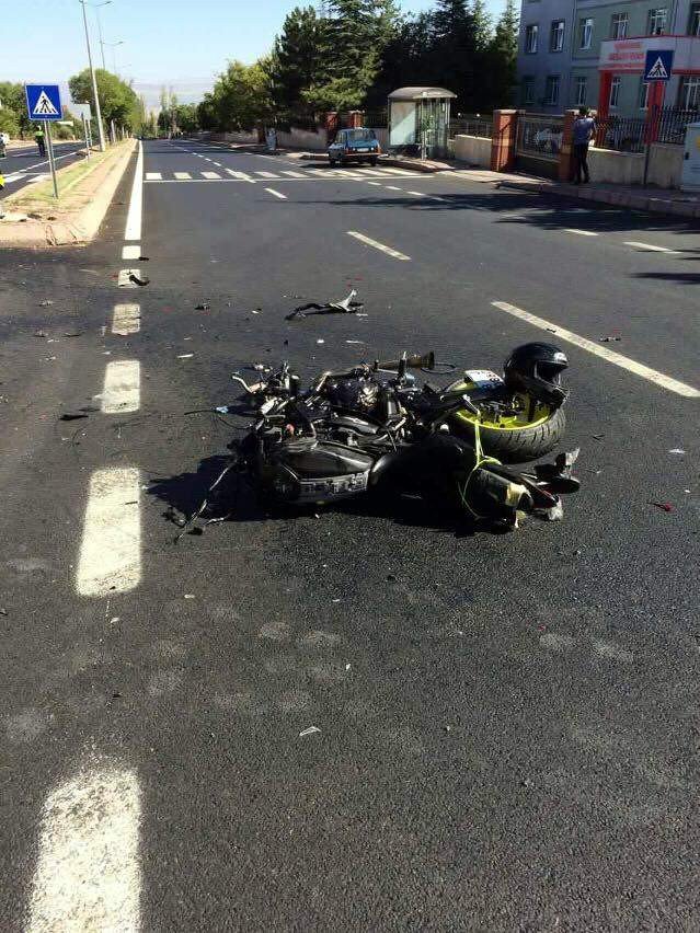 Kaza yapan motosiklet sürücüsü hayatını kaybetti