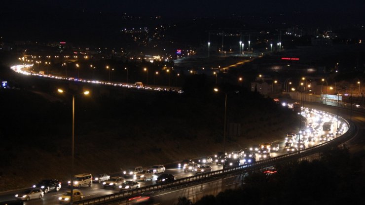 Tatil dönüşü yoğunluğu TEM’de devam ediyor