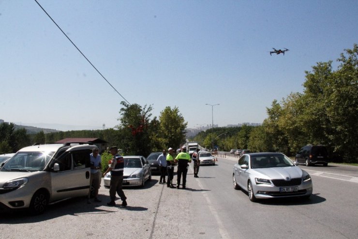 Jandarma ve polisten droneli trafik denetimi