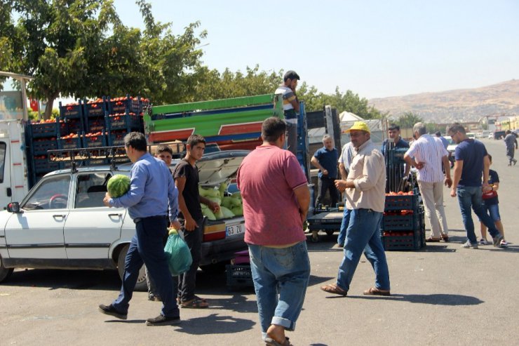 Kurban Bayramında kapanan hal pazarı üreticiyi zora soktu