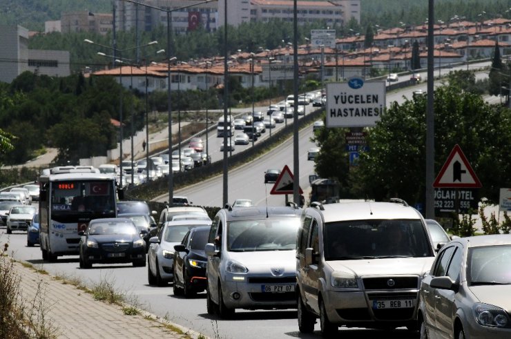 Muğla’da tatilciler uzun kuyruklar oluşturdu