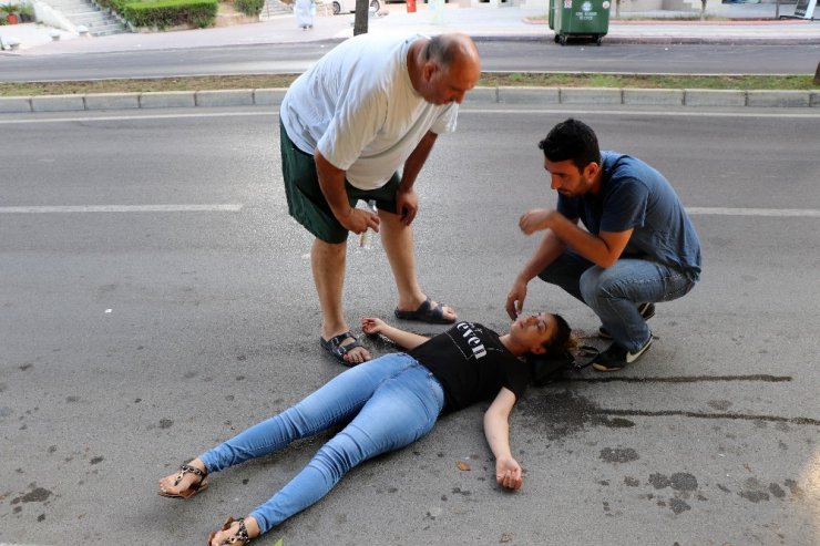 Epilepsi nöbeti geçiren genç kadını yoldan geçen vatandaş kurtardı