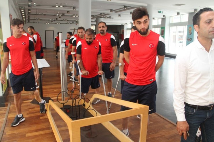 Ampute Milli Futbol Takımı, İzmit’i gezdi