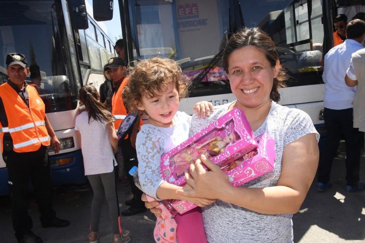 Başkan Gökçek, bayramda çocukları sevindirmeye devam ediyor