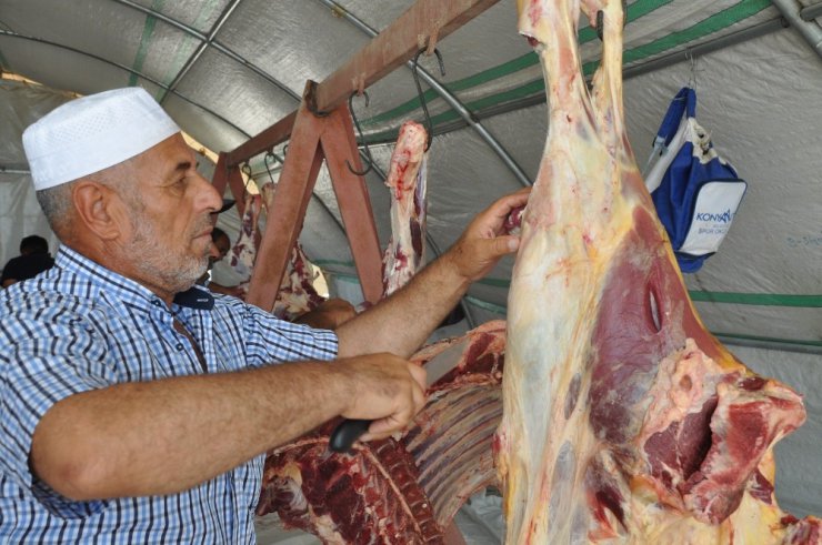 Çadır kentteki yetimlere kurban eti dağıtıldı