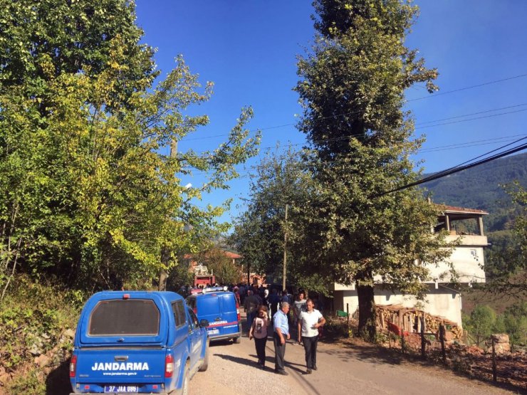 Kastamonu’da çıkan yangında 2 ev kullanılamaz hale geldi