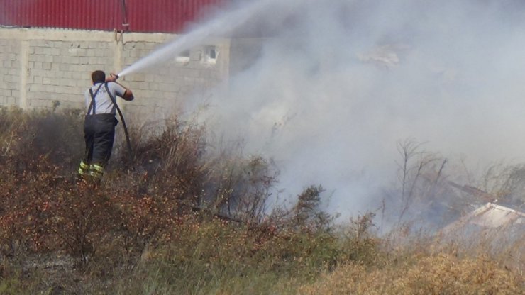 Hatay’da iş yeri hurdalığında yangın