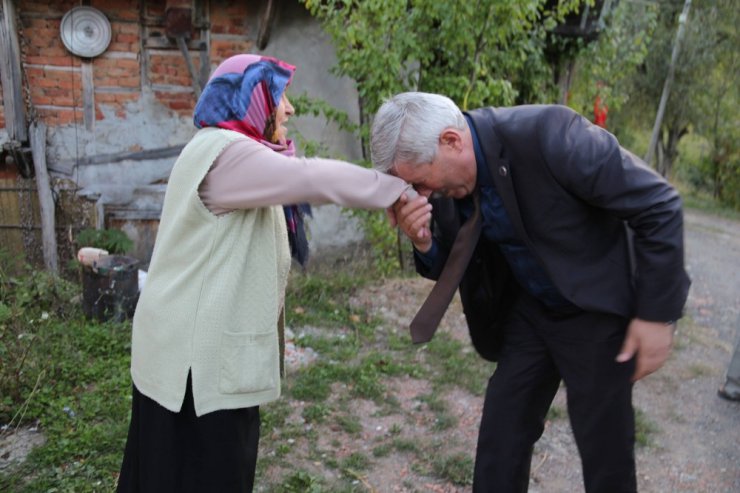 Başkan Şahin, bayramda şehit ailelerini ziyaret etti