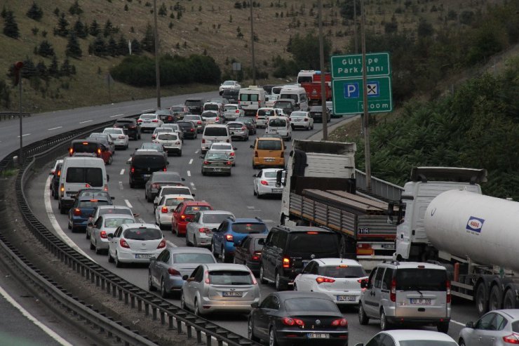 Tatil dönüşü yoğunluğu TEM’de bitmiyor