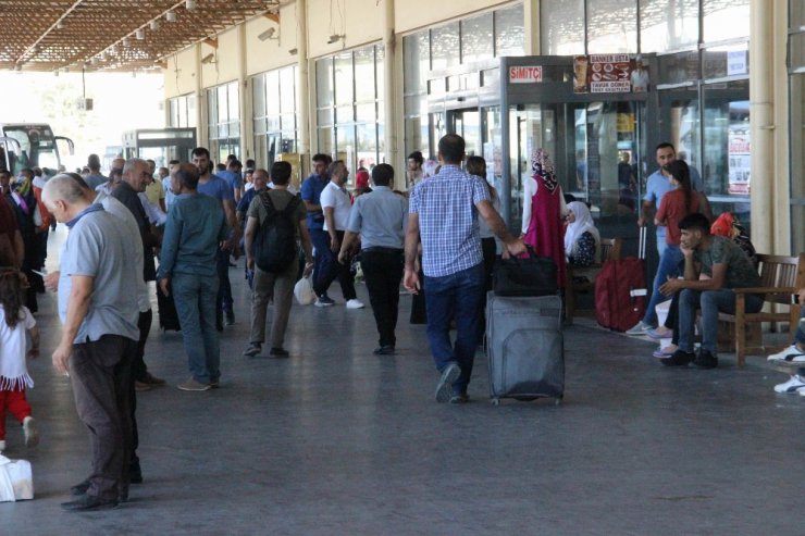 Diyarbakır Otogarı’nda dönüş yoğunluğu