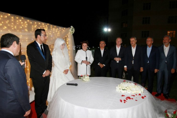 Bakan Yılmaz nikah şahidi oldu